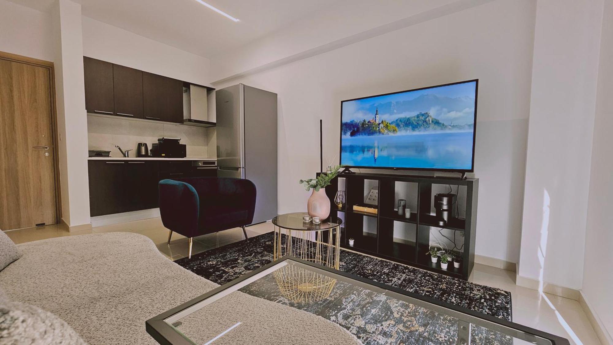Stay Cosmo City Suites นิโคเซีย ภายนอก รูปภาพ