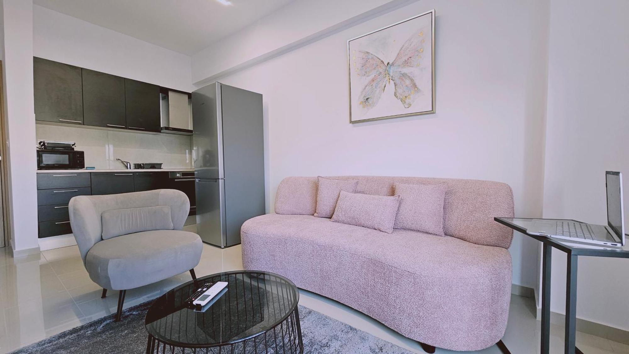 Stay Cosmo City Suites นิโคเซีย ภายนอก รูปภาพ
